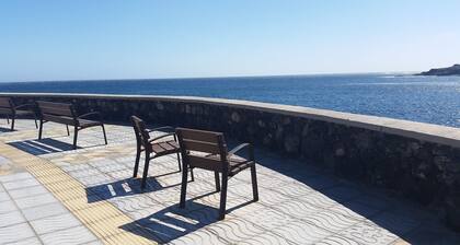 Beautiful and quiet duplex next to the sea