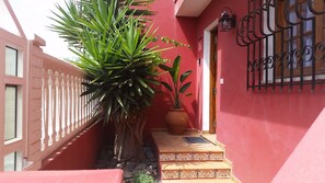 تفاصيل الفندق من الخارج