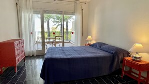 3 slaapkamers, een strijkplank/strijkijzer, gratis wifi, beddengoed