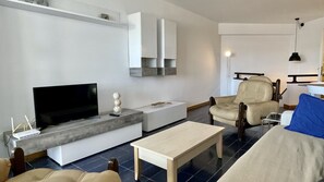 TV - APARTMENT PASSEIG DEL MAR 01 (L'Escala)