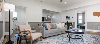 Katy Haus: Hot tub, Wineries, Fenced yard, Dog-friendly