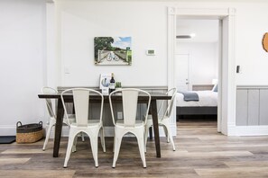 Dining - Katy Haus: Hot tub, Wineries, Fenced yard, Dog-friendly (Marthasville)