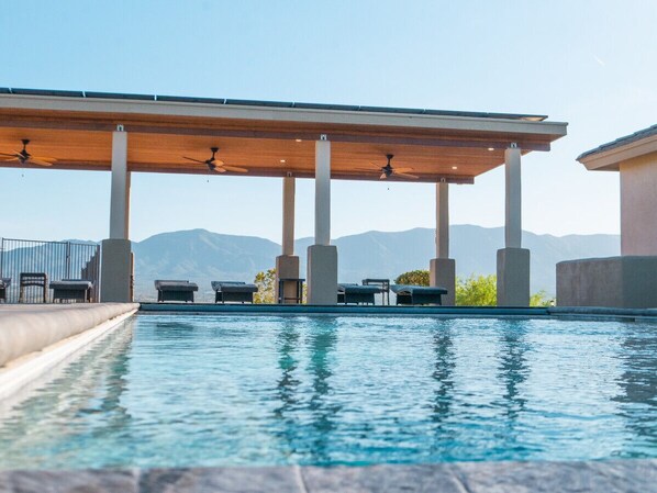 Piscine extérieure, piscine chauffée