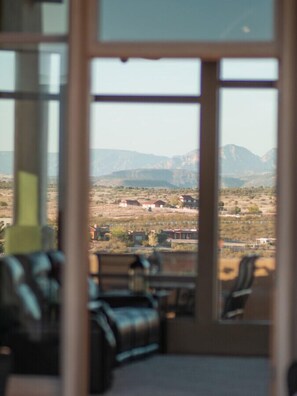 Interior - Luxury private Resort 360Views of Sedona and Verde Valley. Hot Tub and Pool. (Cornville)