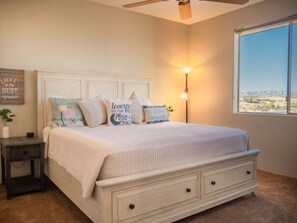 3 chambres, bureau, fer et planche à repasser, lit parapluie