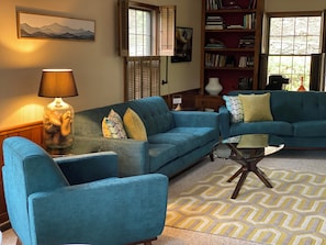 Smart TV, fireplace, Netflix, DVD player