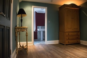 Chambre Double Deluxe, 1 chambre, salle de bains privée, vue ville | Minibar, bureau, Wi-Fi gratuit