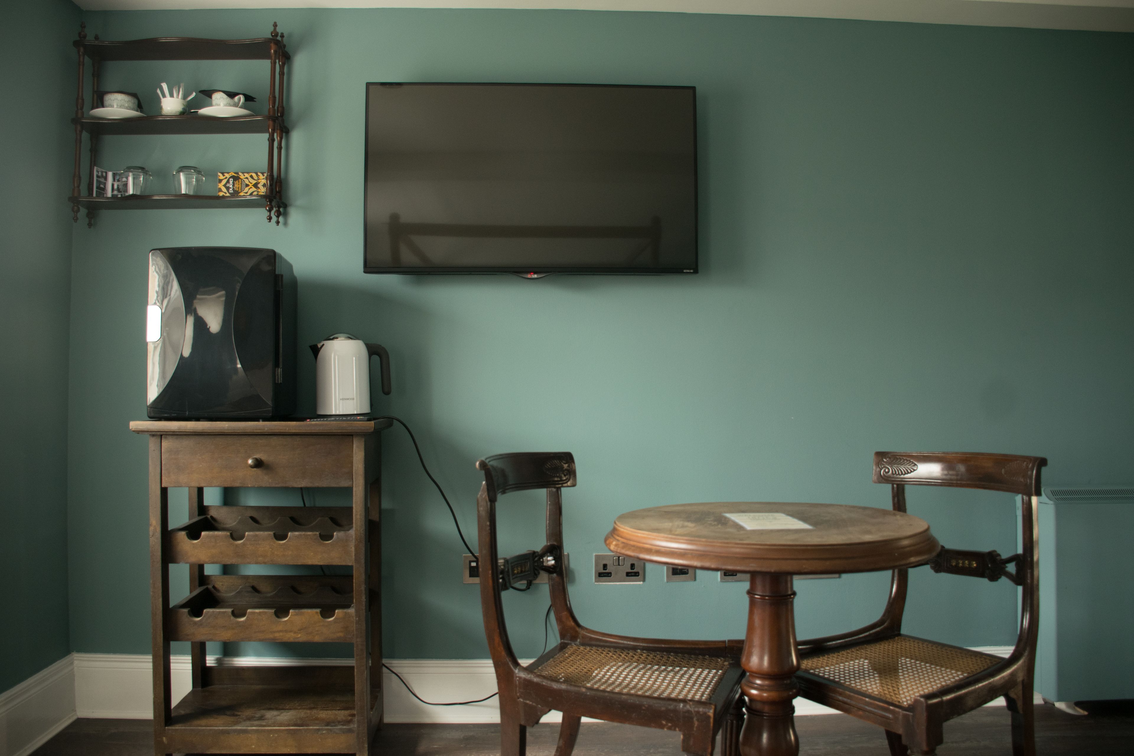 double room, 1 bedroom, private bathroom, city view | minibar, desk, free wifi