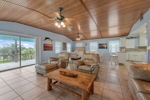 Smart TV, DVD player, books, stereo - Waterfront on Caney Creek! Amazing Sunsets, Great Fishing, Boat House & Dock! (Sargent)