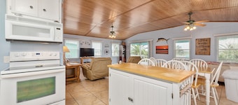 Waterfront on Caney Creek! Amazing Sunsets, Great Fishing, Boat House & Dock!