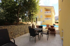 Outdoor dining - Studio with balcony for 3 people (Baška)
