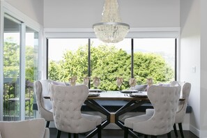 Dining - Designer Penthouse - Downtown Waterfront! (Kelowna)