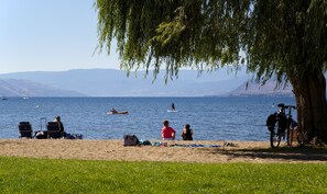 Beach towels - Designer Penthouse - Downtown Waterfront! (Kelowna)