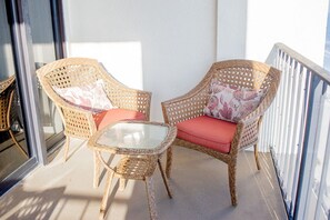 Property grounds - Oceanfront Spacious Corner 4 Balconies Quiet and Family Friendly (Myrtle Beach)