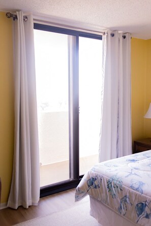 3 bedrooms, iron/ironing board, free WiFi, bed sheets - Oceanfront Spacious Corner 4 Balconies Quiet and Family Friendly (Myrtle Beach)