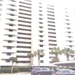 Exterior - Oceanfront Spacious Corner 4 Balconies Quiet and Family Friendly (Myrtle Beach)