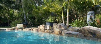 Beach Side Beauty, Fabulous Beaches, and Salt Water Pool!