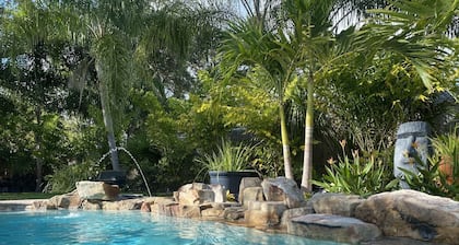 2 makuuhuonetta # askel tähän 5 tähden rannan kauneuteen!