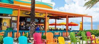 Beach Side Beauty, Fabulous Beaches, and Salt Water Pool!