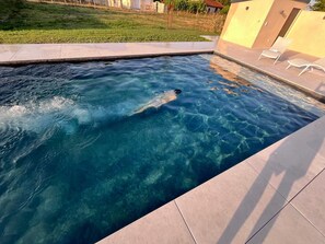 Piscina a l'aire lliure i piscina climatitzada