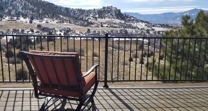 Amazing Views and Privacy minutes from major Co Springs attractions