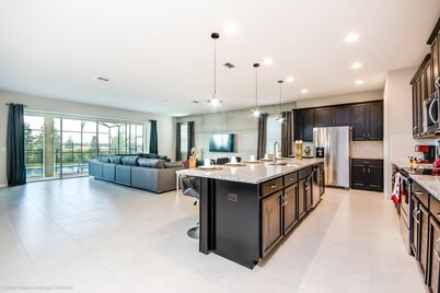EV_9043 - 9 Bed 6 Bath Villa with Screened-In Private Pool with Spillover Spa, K