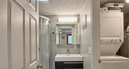 The Perfect Getaway *Sleeps 4 *Pet Friendly *Traverse City *Crystal Mountain
