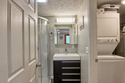 The Perfect Getaway *Sleeps 4 *Pet Friendly  *Traverse City *Crystal Mountain