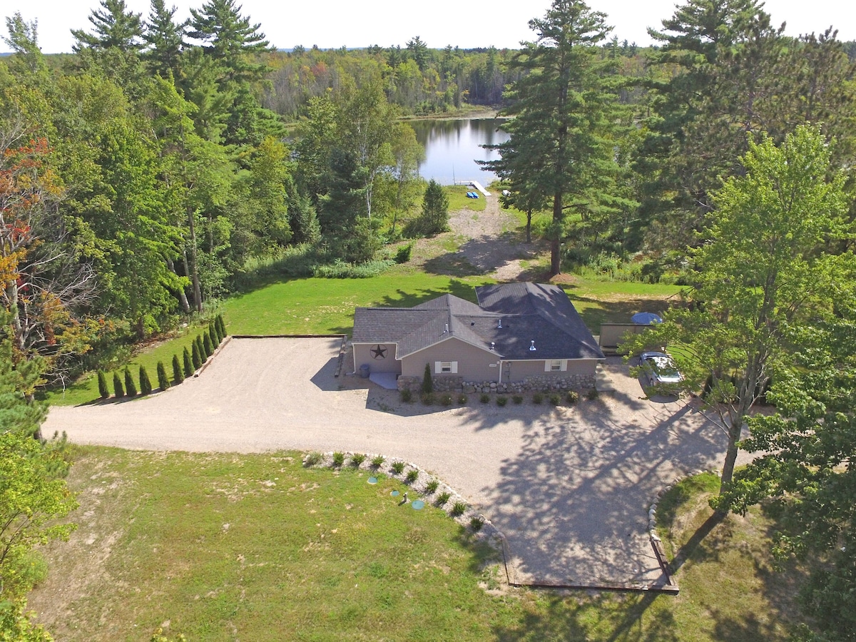 Empire (MI) The Perfect Getaway *Sleeps 4 *Pet Friendly *Traverse City *Crystal Mountain Hotel room