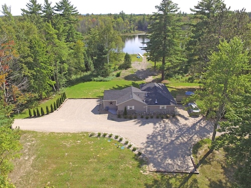 The Perfect Getaway *Sleeps 4 *Pet Friendly  *Traverse City *Crystal Mountain