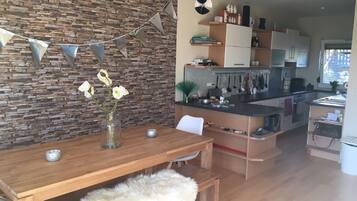 Coffee/tea maker, fridge, microwave, oven