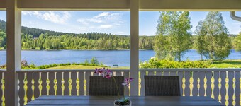 Idyllic sunny lakeside location with only 20 m to the private jetty and boat.