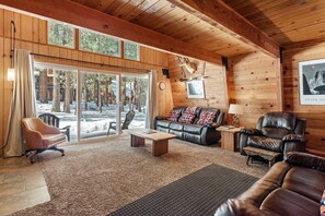 Fernseher, Kamin, DVD-Player, Stereoanlage