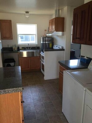 Fridge, oven, stovetop, coffee/tea maker