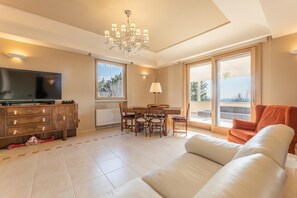 Televisión, chimenea