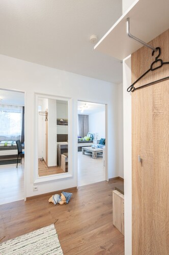 Modern, geräumig, familienfreundlich -Free wifi - 65qm alleine mit Sonnenbalkon