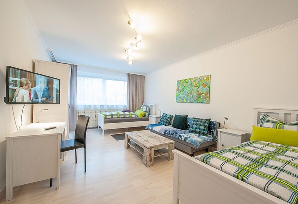 2 slaapkamers, een bureau, een strijkplank/strijkijzer, gratis wifi