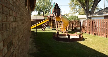 Steps to Lake Erie near Lakeside - Private Hot Tub, Seasonal Pool, Recreation