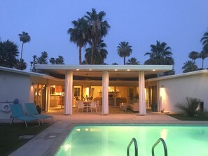 A modern house with a pool, covered patio, and palm trees. - Oversized Patio, Pool and View! Experience great Indoor/Outdoor living PS style! (Palm Springs)