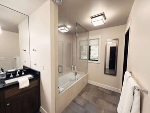 Combined shower/bathtub, hair dryer, shampoo - Stillwater River Escape, Amazing Views, Secluded! (Whitefish)