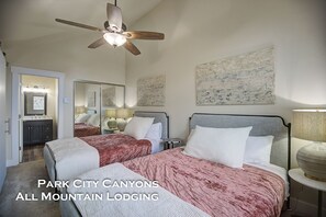 2 bedrooms, iron/ironing board, WiFi, bed sheets - Red Pine Y8: 2 bedroom  2 bath with loft, vacation rental (Park City)