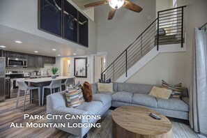 TV, fireplace - Red Pine Y8: 2 bedroom 2 bath with loft, vacation rental (Park City)