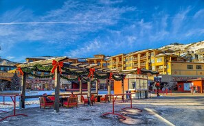 Outdoor dining - Red Pine Y8: 2 bedroom  2 bath with loft, vacation rental (Park City)