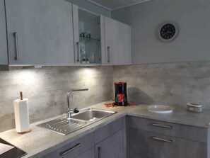 Unclassified image, 4 of 14, button