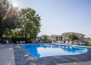 Pool - Preferable Location Near Downtown Branson! Tons of Amenities! Come Hideaway! (Branson)