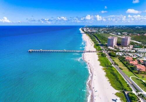 GUEST SUITE TROPICANA  |  PRIVATE ENTRANCE |  KING BED | SELF CHECK-IN | FREE PARKING | PGA