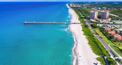 GUEST SUITE TROPICANA | PRIVATE ENTRANCE | KING BED | SELF CHECK-IN | FREE PARKING | PGA