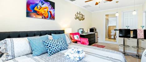 1 bedroom, iron/ironing board, WiFi (free), bed sheets