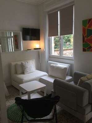 TV, DVD player, books, stereo - IDEAL Art déco + secure private park. bike room Darcy, Liberté town center station (Dijon)