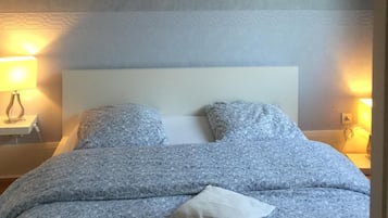 2 bedrooms, iron/ironing board, free WiFi, bed sheets